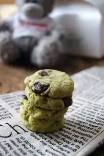 Peas with tea and cookies