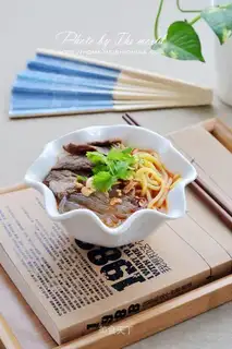 Spicy beef with flour
