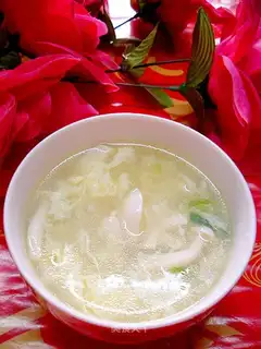 White mushroom egg soup