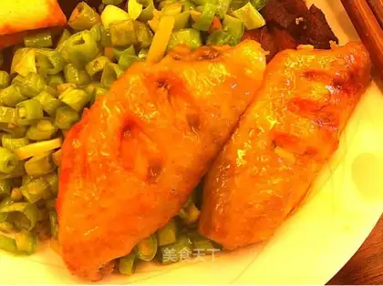 Honey-cooked chicken wings