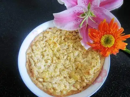 Coconut apple pie