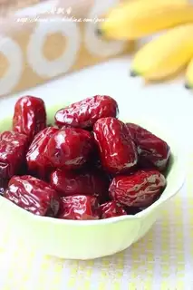 Honey-juice red dates