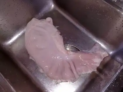 How to clean a pig's belly