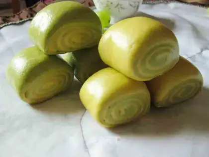Double-coloured buns