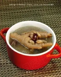 "Red-tree peanut chicken claws."
