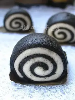 Milky black and white rolls