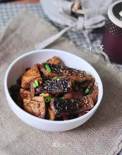 Iron-pot fried tofu fish