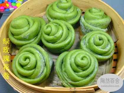 Green rose roll