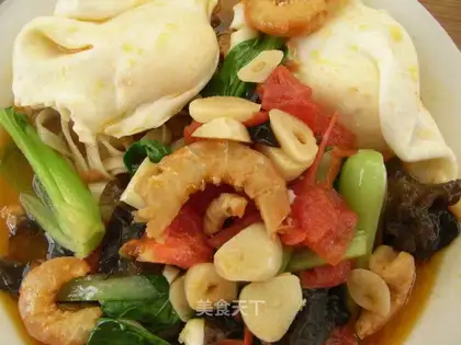 Seafood bag of egg noodles