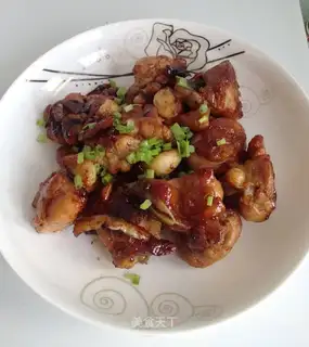 Three cups of chicken, please