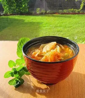 Sour sauce, cabbage soup