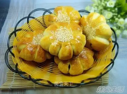 Flower bean bread