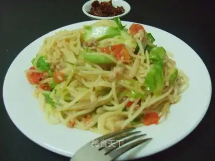 Tomato-covered rice wire