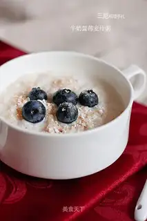 Milk and blueberry oatmeal