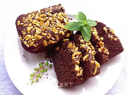 Peanut cocoa cake