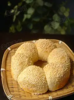 Flower sesame milk bread