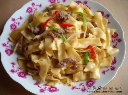 stir-fried corn cakes with shredded beef