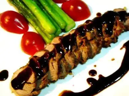 Baked pork fillet with black pepper