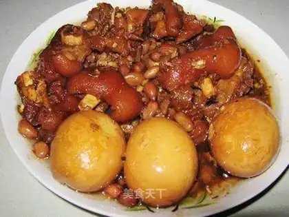 Stewed pork knuckle with sweet vinegar