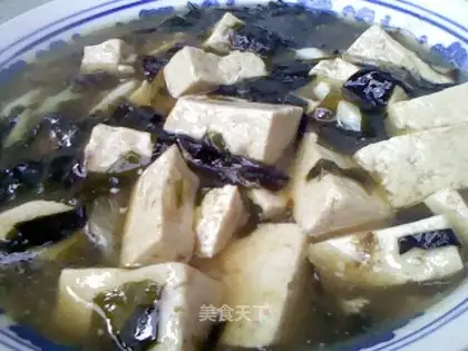 Stewed tofu with small seaweed