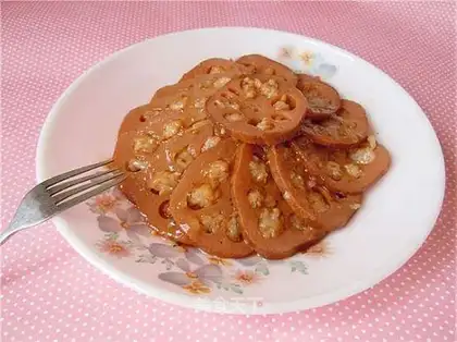 Sweet osmanthus and glutinous rice lotus root in honey sauce
