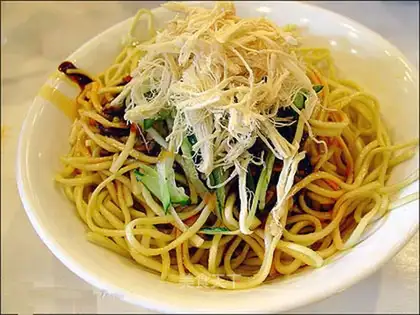 Cold noodles with shredded chicken