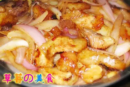 Braised pork belly with onions