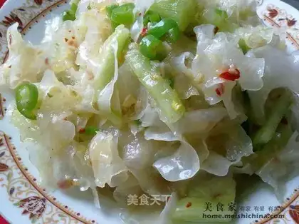 Tremella mixed with cucumber