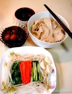 Braised pork in sauce + stretched strips