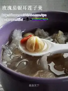 Roselle Tremella Lotus Seed Soup