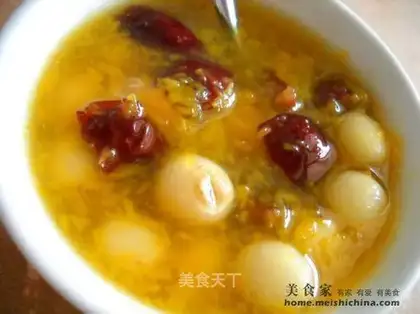 Red dates, pumpkin and lotus seeds soup