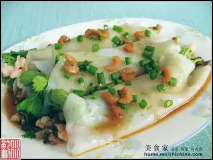 Cantonese shrimp rice rolls
