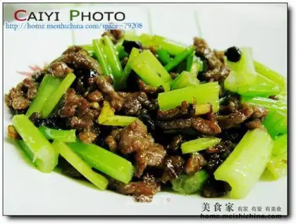 Sliced beef shredded with celery