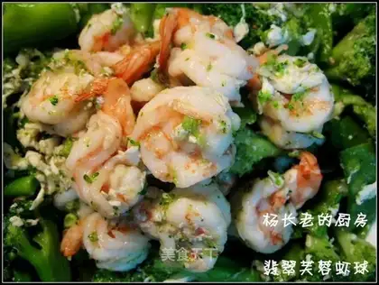 Shrimp balls with jadeite hibiscus