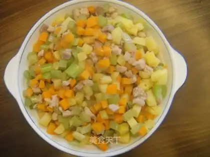 stir-fried diced pork with pineapple