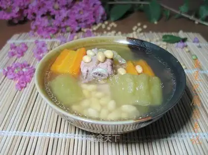 Stewed pork ribs with soybeans and bitter gourd