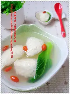Clear soup emerald white jade dumplings