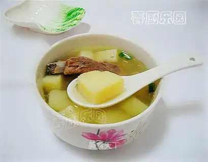 Stewed pork ribs soup with potatoes