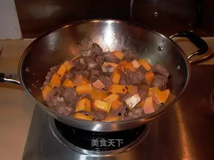 Braised pork ribs with pumpkin