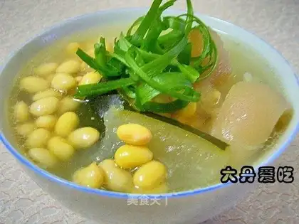 Stewed pork knuckle with soybeans and wax gourd
