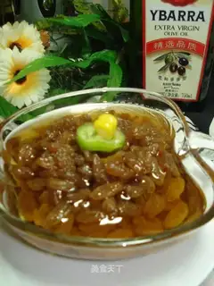 Raisins soaked in olive oil