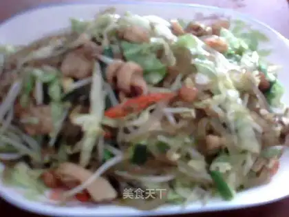 Silver sprouts and shredded pork painted potato flour stick