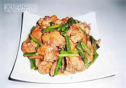 Braised chicken with cowpea and mushroom