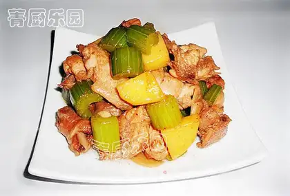 Braised chicken nuggets with celery and potato
