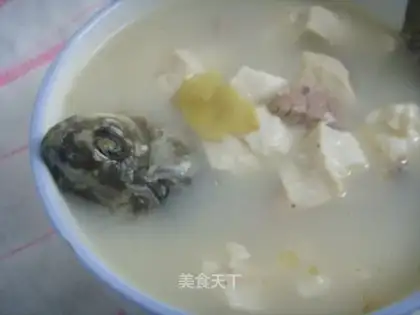 Tofu and crucian carp soup
