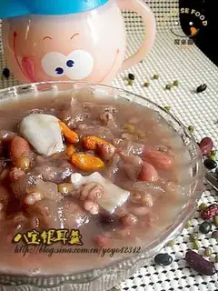 Eight treasure tremella soup