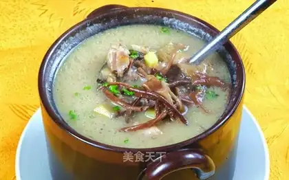 Stewed chicken with tea tree mushroom