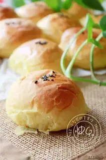 Pumpkin and bean paste steak buns