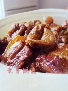 Braised pork with oil bean strips