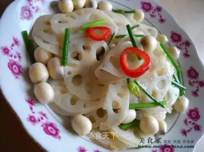 stir-fried leek moss and small lotus flowers